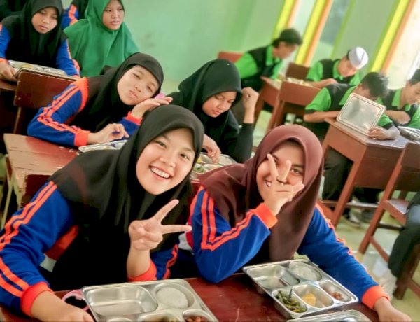 Pelaksanaan Program Makan Bergizi Gratis di SMK Al Falah Leces: Langkah Nyata Menuju Generasi Sehat dan Cerdas