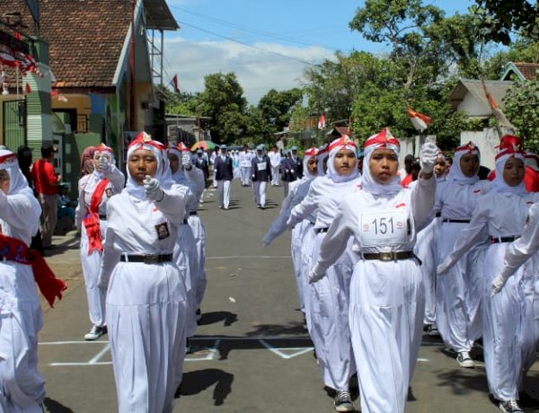 Siswi SMK Al Falah Raih Juara 2 Lomba Gerak Jalan Tingkat SLTA Kecamatan Leces
